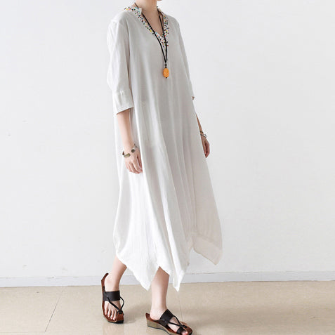 Baumwollkleider für den Herbst 2024, V-Ausschnitt, weiße Kleider in Übergröße, Perlendetails, schwarze Baumwollkleider