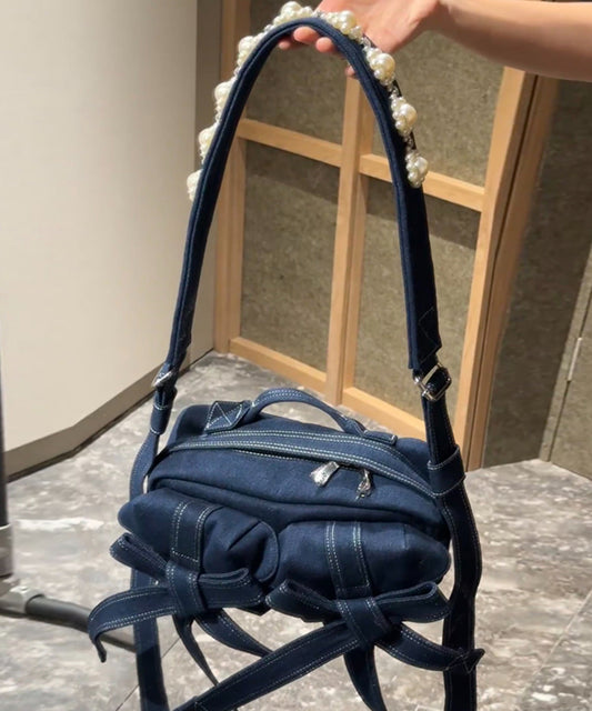 Neue vielseitige Schultertasche mit Schleife und Perlen in Denimblau, Modelljahr 2025