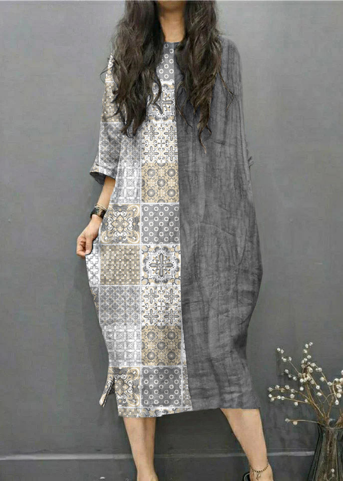 Schönes grünes Leinenkleid mit O-Ausschnitt, faltigen Seitenöffnungen und Fledermausärmeln