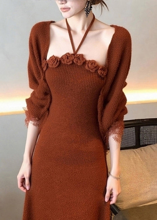 Zweiteiliges Set aus ziegelrotem Baumwollstrick-Cardigan mit Blumenmuster und langem Kleid für den Frühling