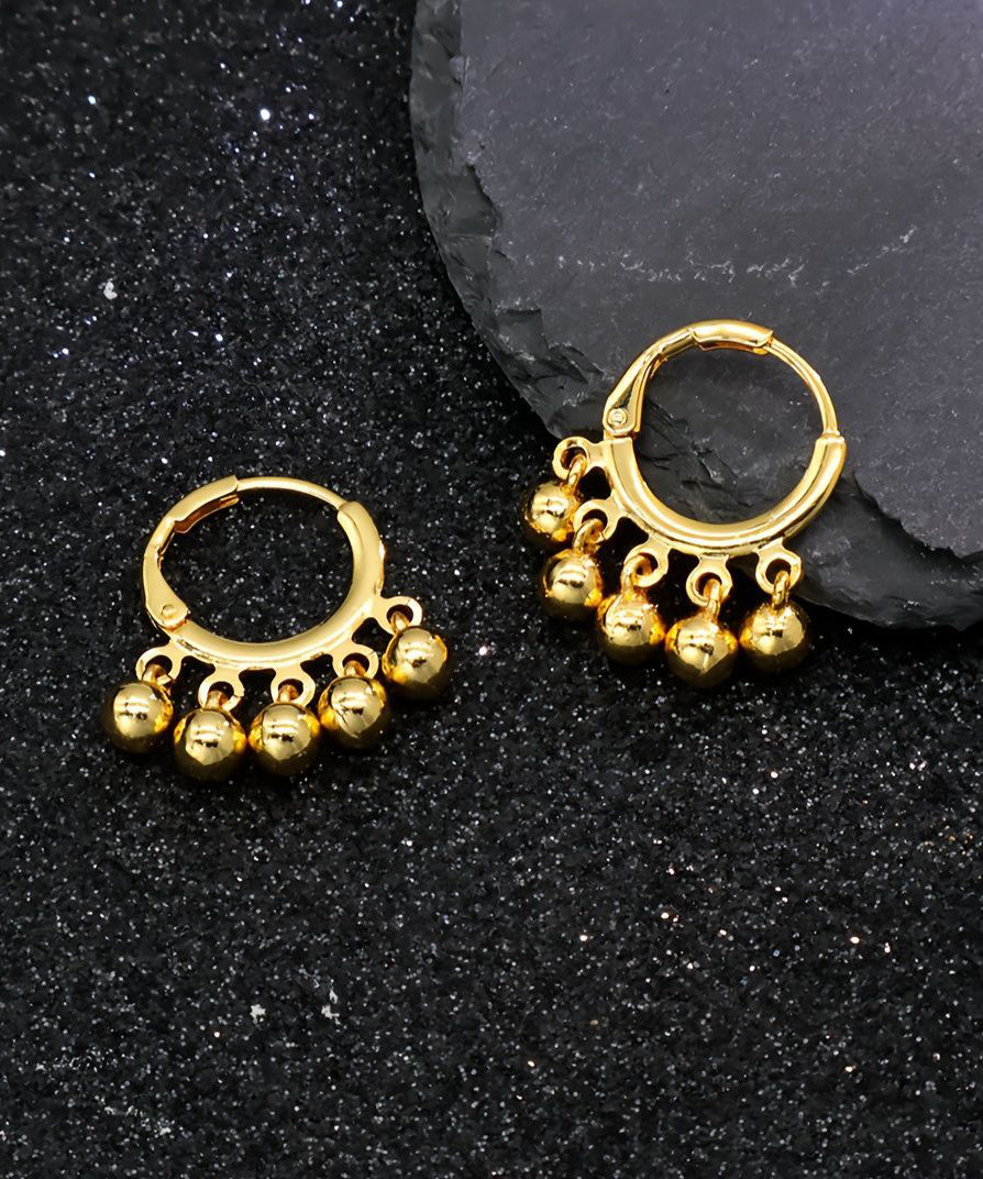Pendientes de aro con borlas y bolas doradas de cobre