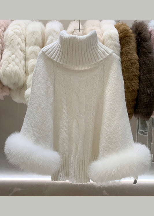 Khakifarbener Rollkragenpullover mit abnehmbaren Bündchen und Fuchspelzbesatz, Winterpullover