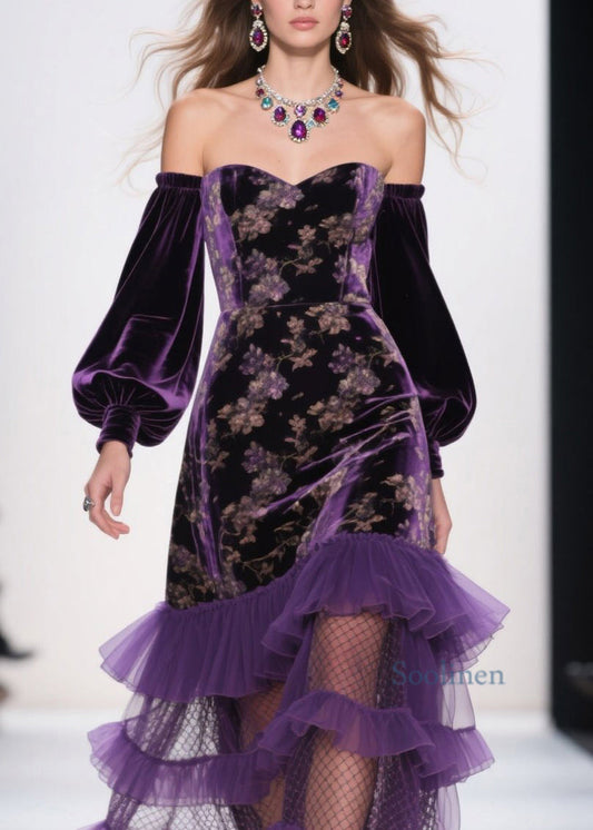 Vestido de terciopelo con volantes y hombros descubiertos en color morado Art Primavera
