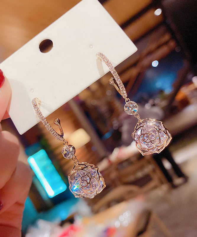 Pendientes colgantes de rosa hueca con circonitas doradas en plata de ley