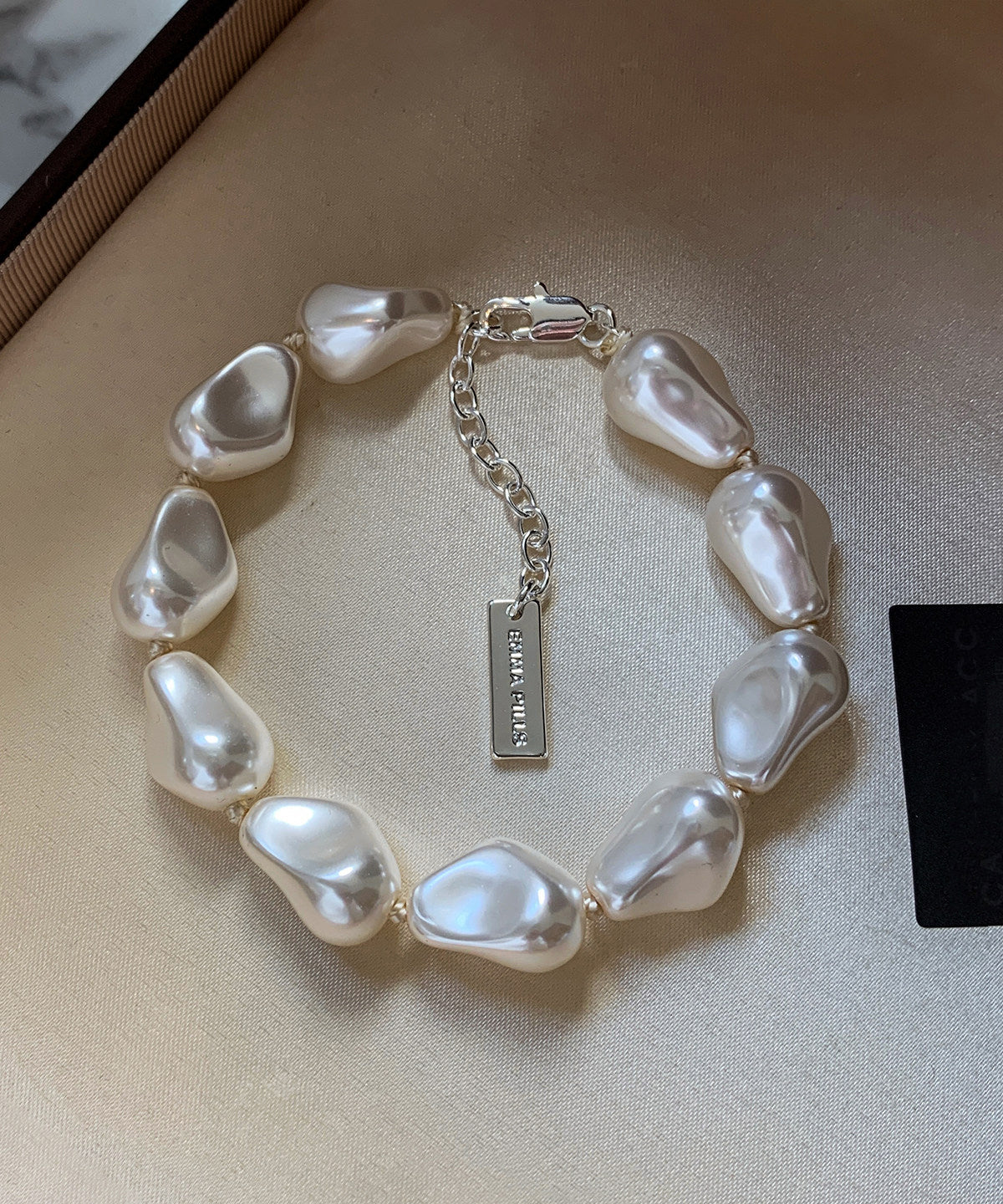 Art White Alloy Asymmetrical Pearl Charm Bracelet