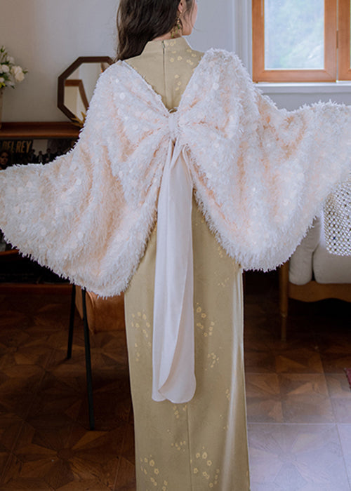 Capa de piel sintética con lazo blanco y lentejuelas, manga murciélago