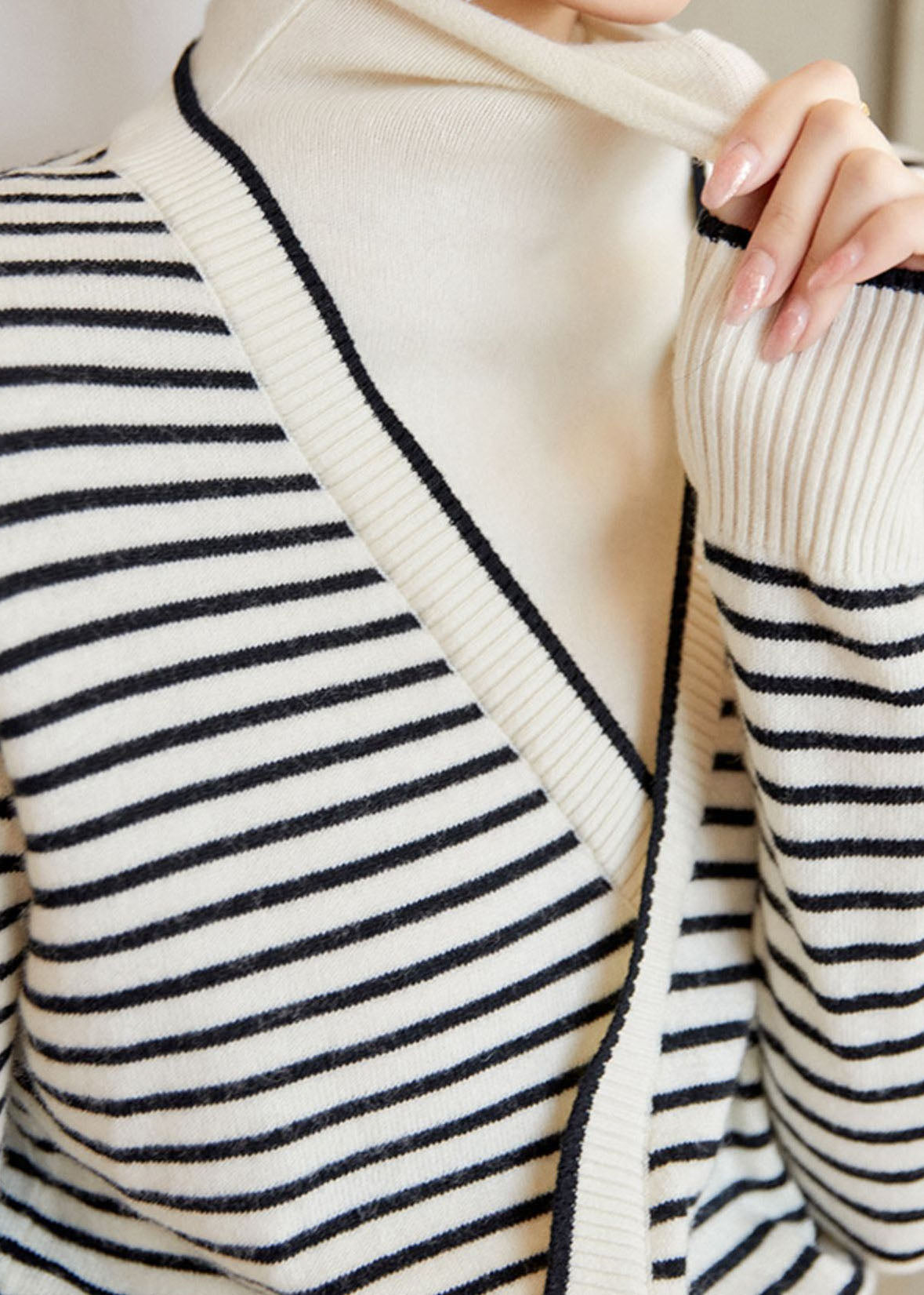 Kunst Weiß Rollkragen Patchwork Gestreiften Stricken Gefälschte Zwei Stück