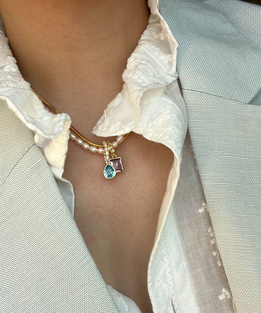 Collar con colgante de gota de agua rosa y cristal de circonita blanca