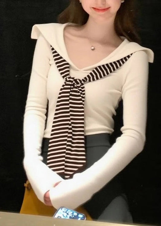 Top de punto con cuello marinero de corte entallado en gris francés de otoño