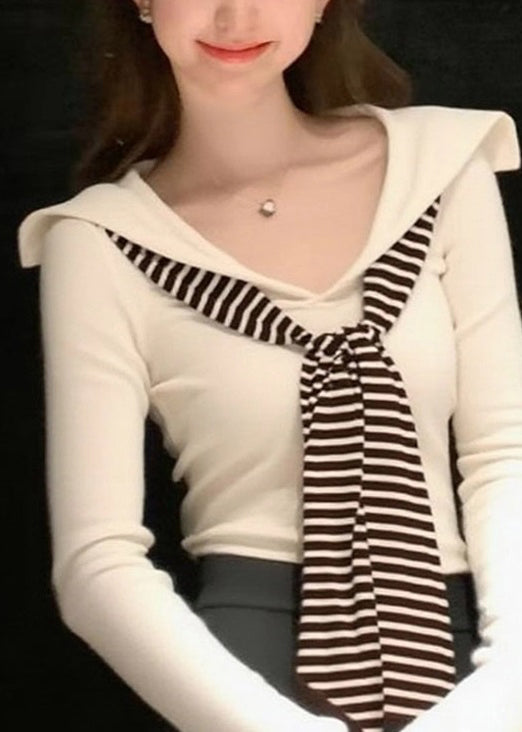 Herbstliches, französisch-graues, schmal geschnittenes Strickoberteil mit Matrosenkragen