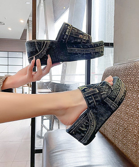 Schöne blaue Keilsandalen aus Denim mit Peep Toe