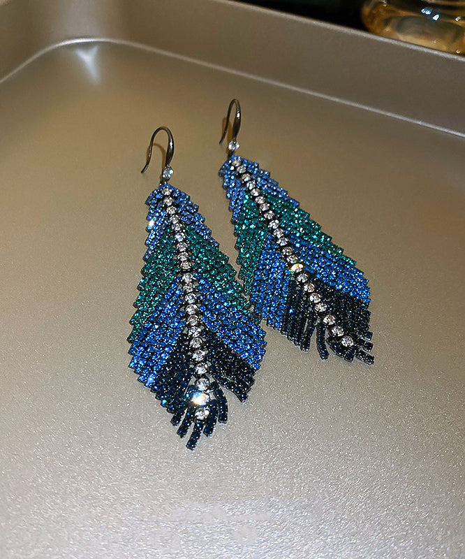 Hermosos aretes colgantes con borlas y hojas de plumas de circonita de cobre múltiple