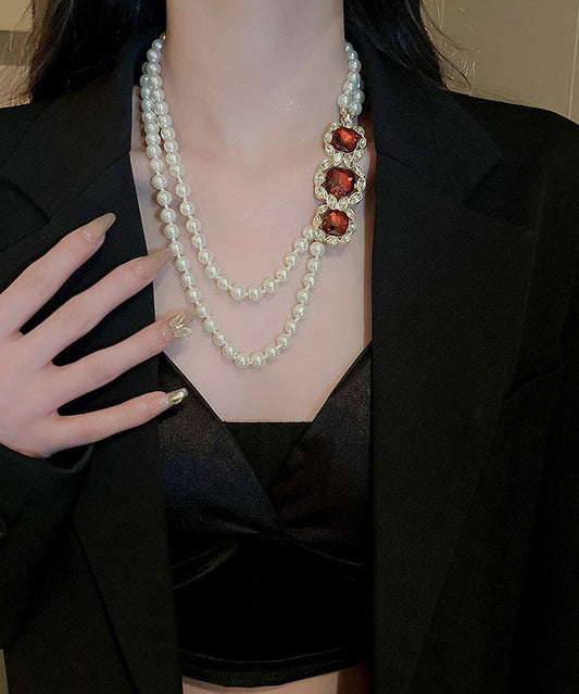 Hermoso collar de perlas bicapa de circonitas rojas con cuentas graduadas