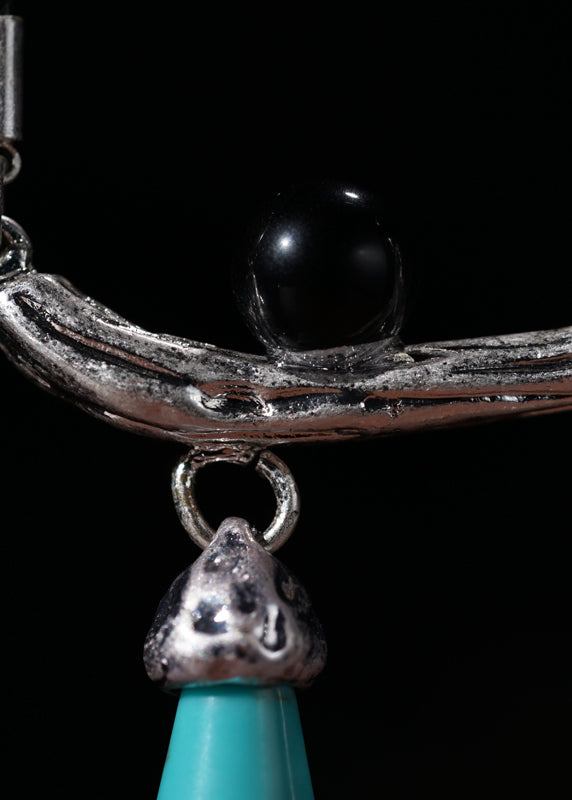 Wunderschöne Halskette mit Anhänger aus Seide, Kupfer, Türkis und schwarzem Achat