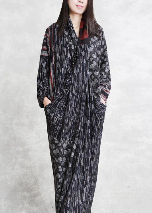 Wunderschönes Tunikakleid aus Baumwolle. Feines Vintage-Maxikleid mit unregelmäßigem Schlitz und Drapierung für Damen