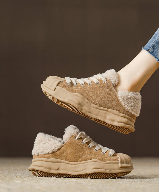 Zapatos planos con cordones y empalme de ante negro con forro de lana afelpada