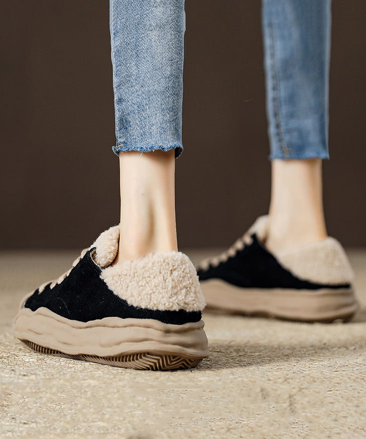 Zapatos planos con cordones y empalme de ante negro con forro de lana afelpada