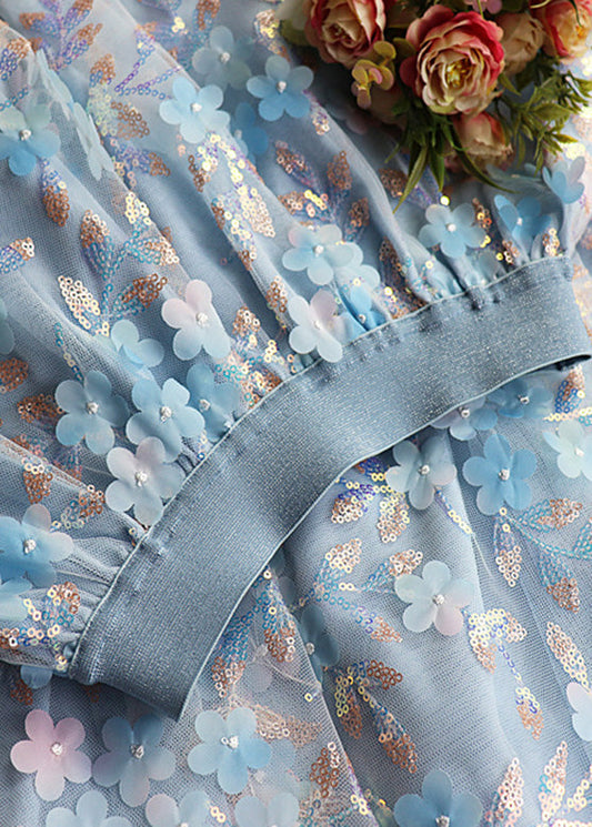 Blauer Maxirock aus Tüll mit Blumenstickerei und elastischer Taille