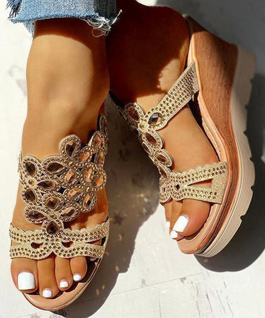 Blaue Edelstein-Sandalen mit hohem Keilabsatz aus Kunstleder 2022 mit Peep-Toe-Schiebe