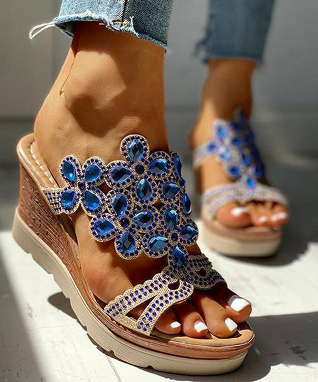 Blaue Edelstein-Sandalen mit hohem Keilabsatz aus Kunstleder 2022 mit Peep-Toe-Schiebe
