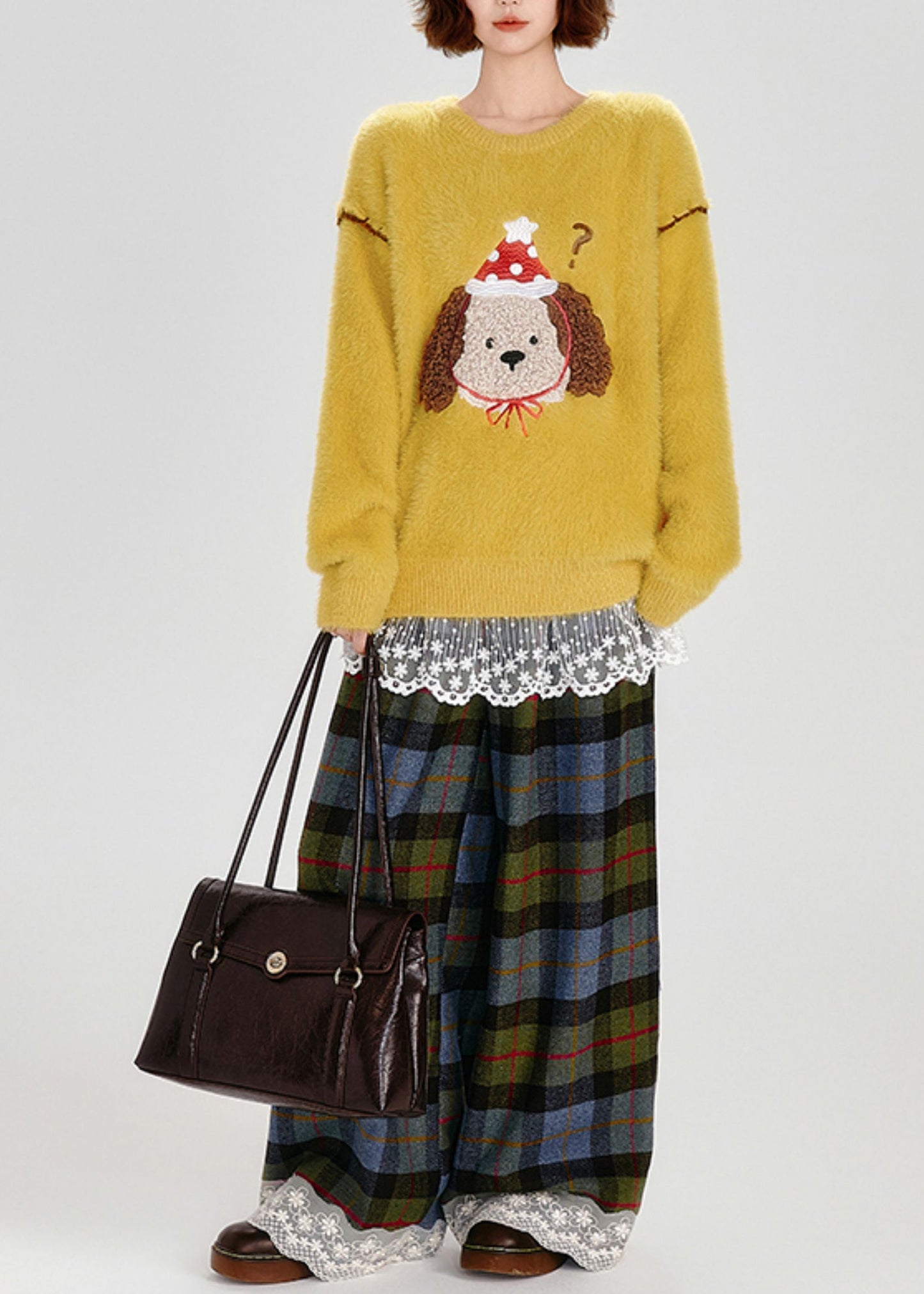 Böhmischer gelber bestickter Hundepullover aus warmem, flauschigem Fell – ideal für den Winter