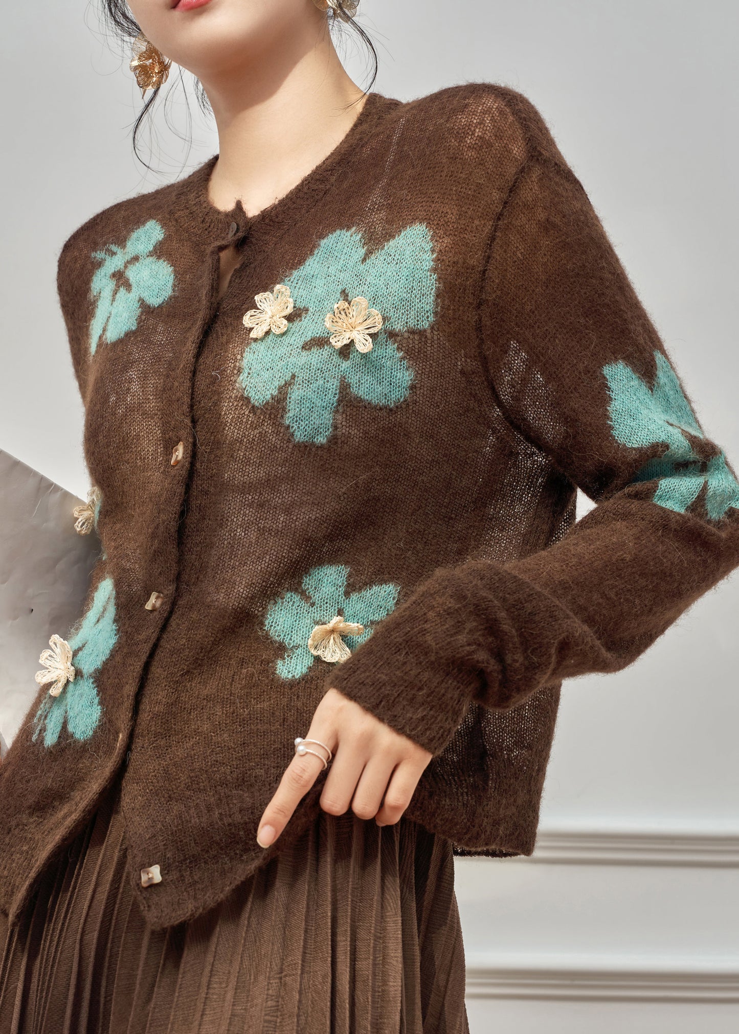 Boho-Cardigan aus Baumwolle mit Rundhalsausschnitt, Patchwork-Knopfleiste und kaffeebraunem Muster, Frühling