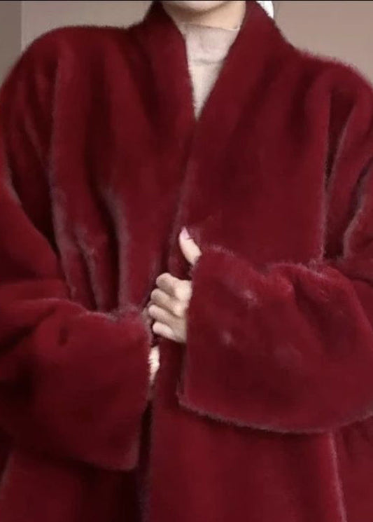 Boho-Wintermantel aus rotem, warmem Leder und Pelz mit V-Ausschnitt