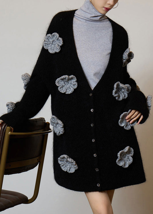 Boutique Schwarze Strickjacke mit V-Ausschnitt, Blumenmuster und Knöpfen, Frühling