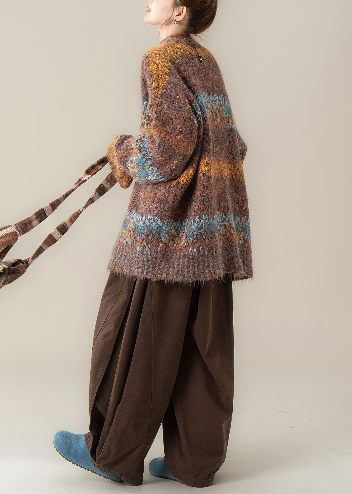 Boutique Kaffeefarbener V-Ausschnitt Pullover Mantel T-Shirt Hose 3-teiliges Outfit Winter