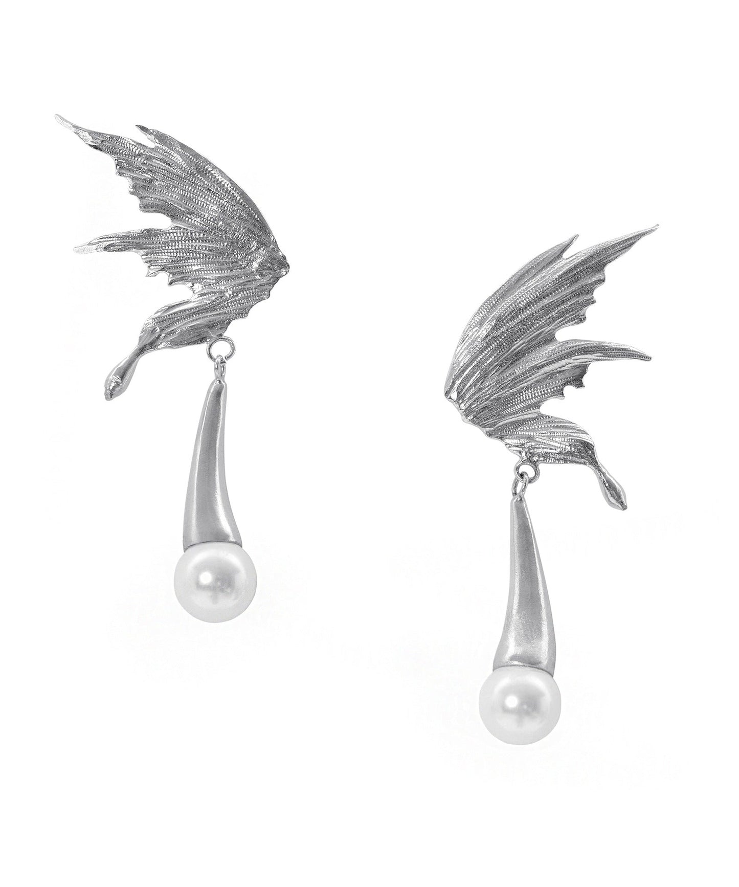 Pendientes colgantes de mariposa con perlas de circonita y metal de seda de boutique
