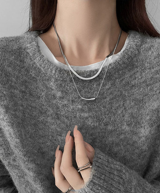 Kurze Halskette aus Schlangenknochen-Edelstahl in Seide