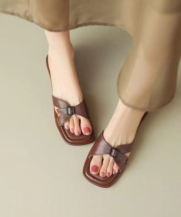 Braune offene Zehensandalen mit Absatz