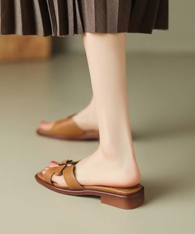 Braune offene Zehensandalen mit Absatz