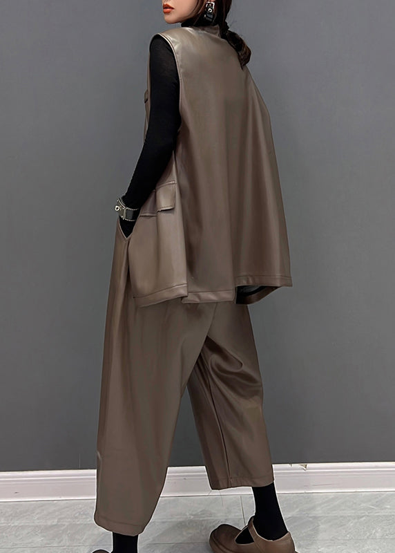 Braune Weste aus Kunstleder mit V-Ausschnitt und gerade geschnittene Hose, zweiteiliges Set für den Herbst