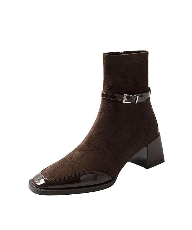 Elegante, braune Wildlederstiefel mit Reißverschluss und grobem Schaft.
