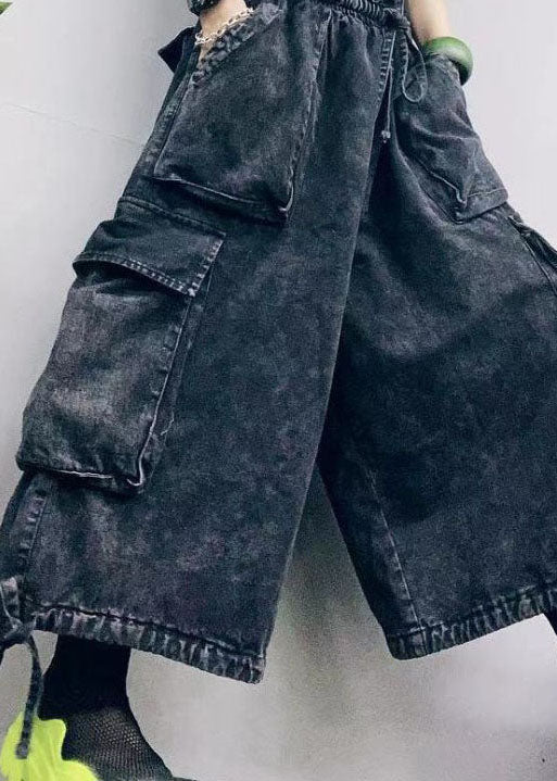 Lässige schwarze Jeanshose mit Taschen für den Frühling