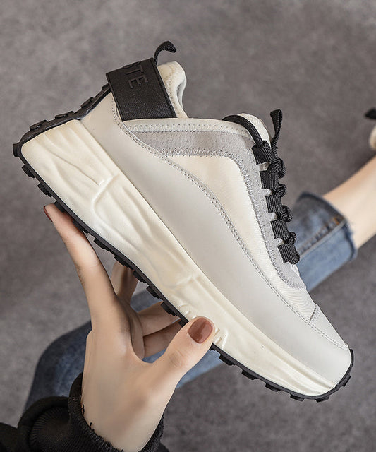 Lässige blaue Schnürschuhe mit Plateauabsatz