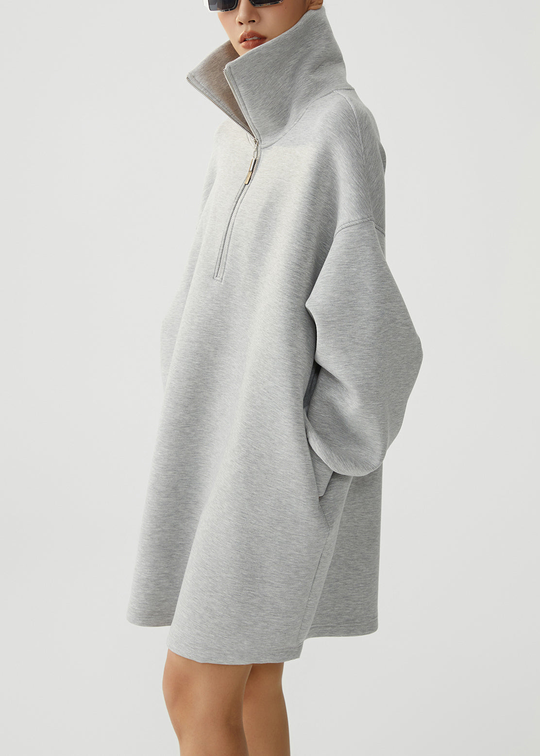 Lässiges graues Fleece-Sweatshirtkleid mit Reißverschlusstaschen für den Winter
