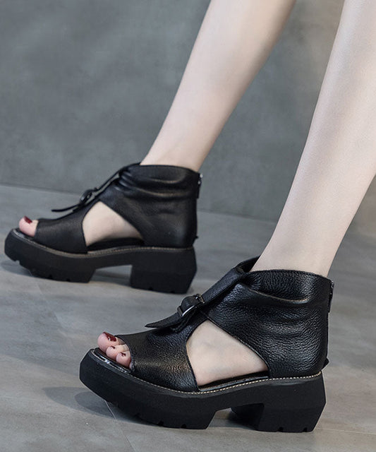 Lässige Sandalen mit ausgehöhlten Keilabsätzen aus braunem Rindsleder mit Plateau und klobigen High Heels