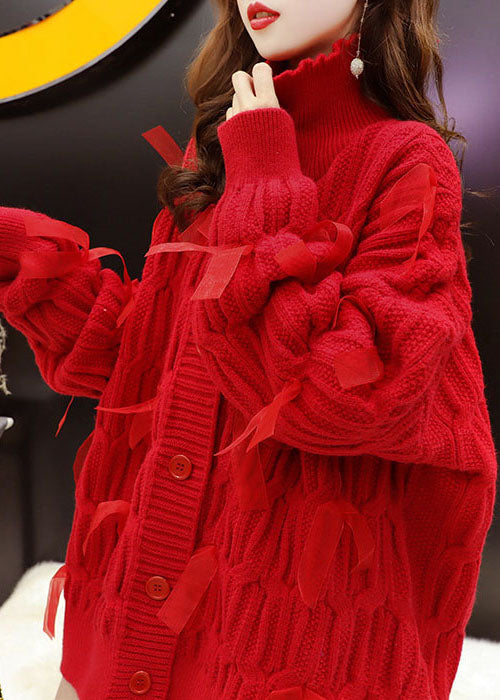 Lässiger, rosafarbener, lockerer, gemütlicher langer Pullover mit Knöpfen