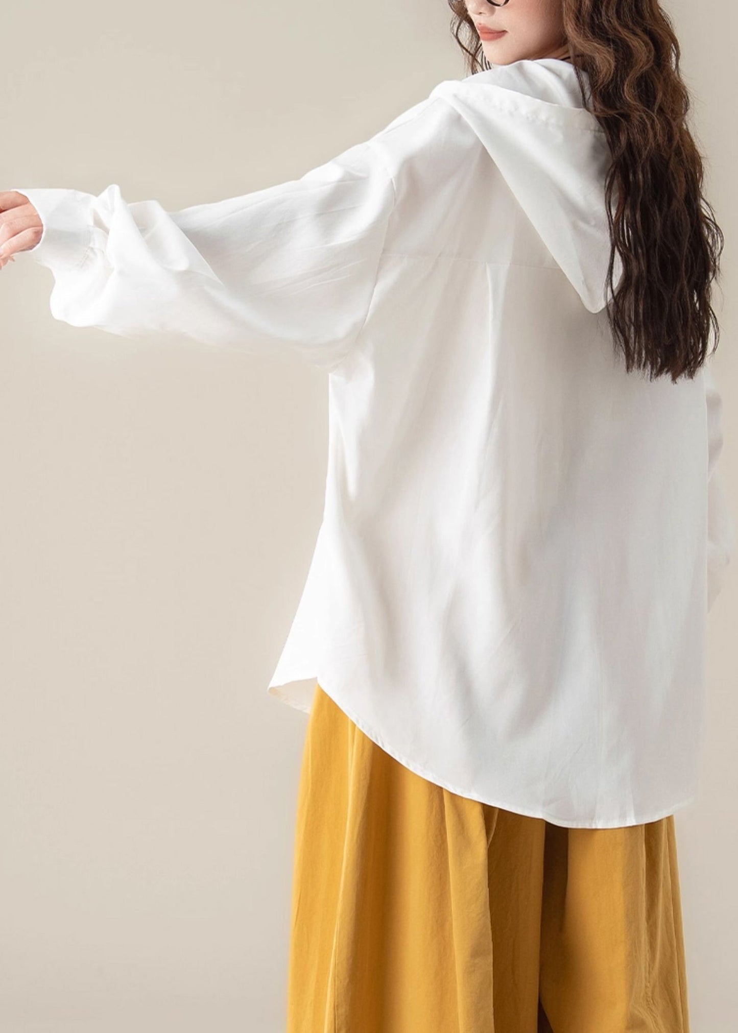 Lässige weiße Baumwollhemden mit Knopfleiste und Taschen, einfarbig, Oversize-Schnitt