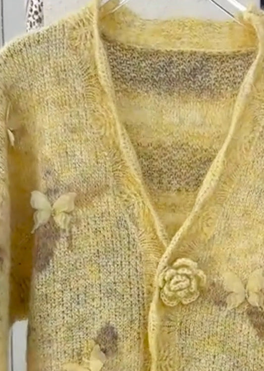 Lässige gelbe Strickjacken aus Baumwollstrick mit Blumenmuster und Fellbesatz für den Frühling