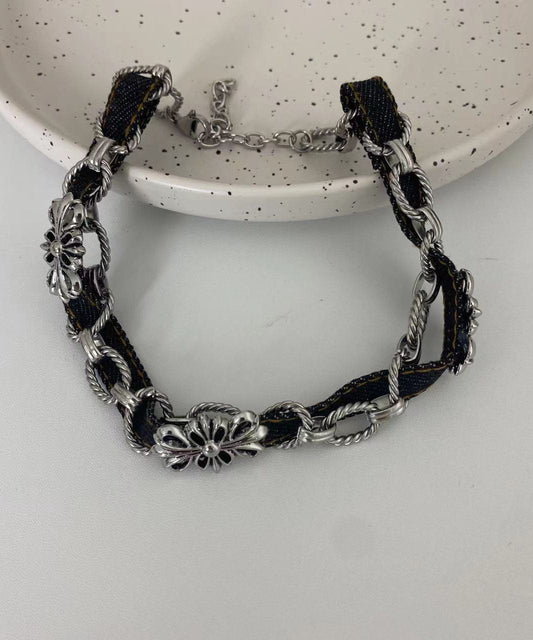 Schicke schwarze Kreuzkette aus Edelstahl