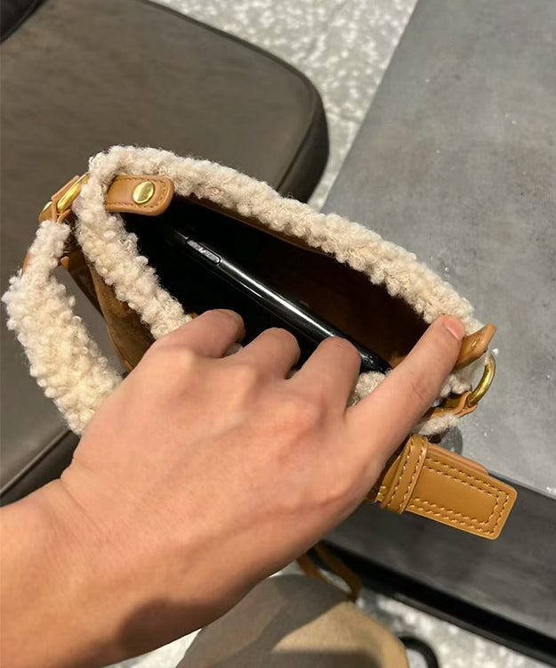 Elegante bolso tipo cubo de ante con patchwork de piel sintética marrón