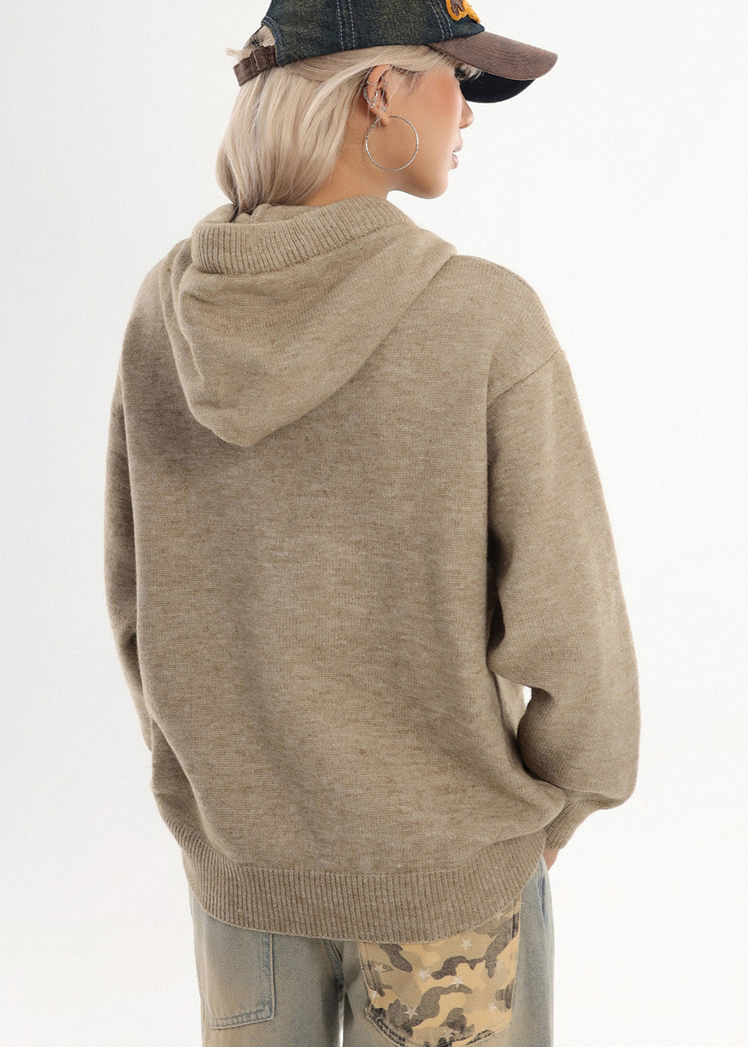 Schickes, kaffeefarbenes Kapuzenstrick-Sweatshirt mit Stickerei für den Winter