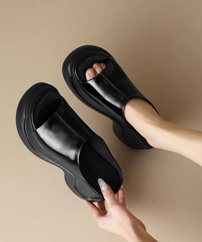 Schicke goldene Plateau-Sandalen aus Kunstleder mit Peep Toe