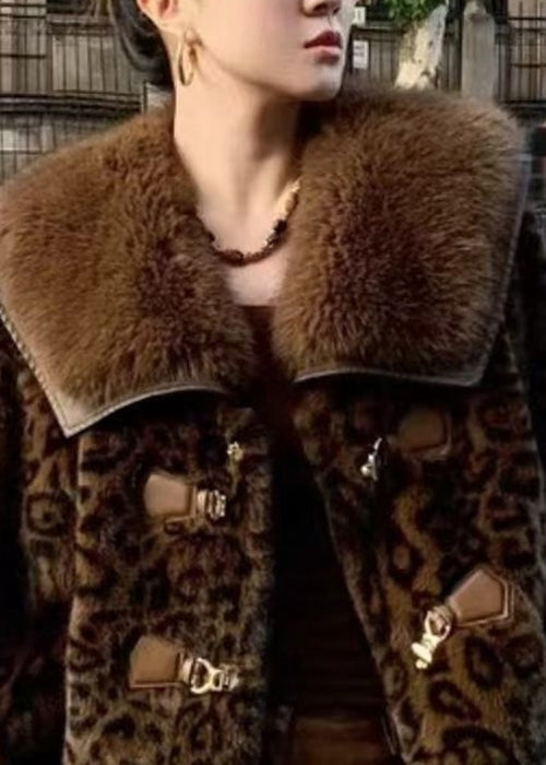 Elegante Wintermäntel aus Nerzhaar mit Leopardenmuster, Peter-Pan-Kragen und Knöpfen, aus Nerzhaar