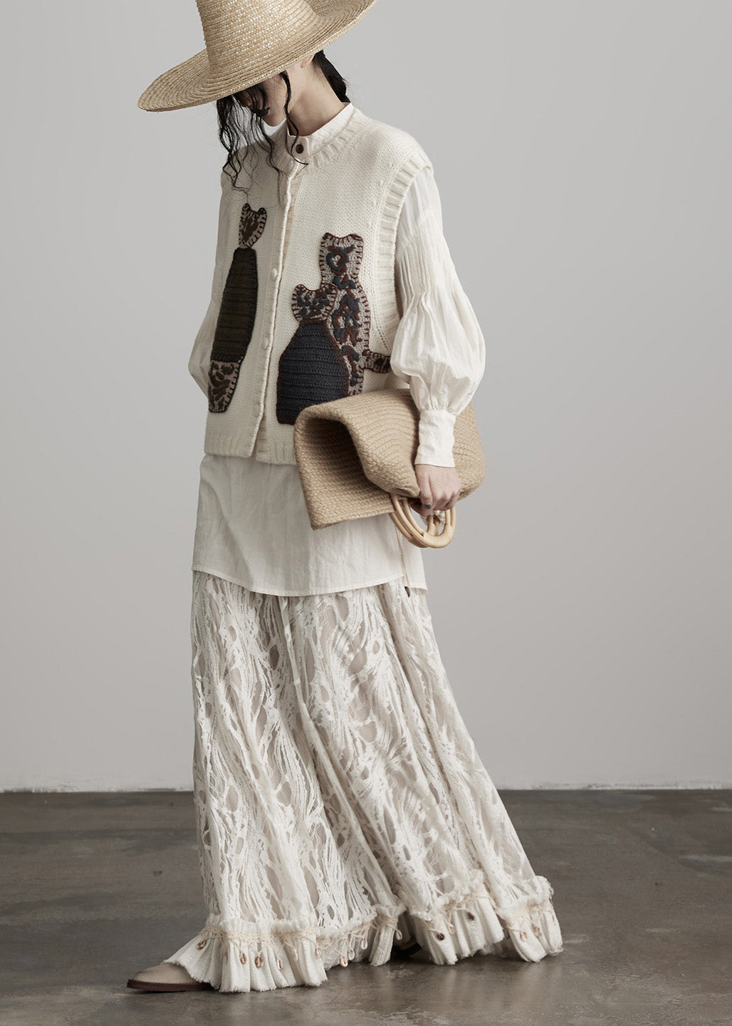 Schicke weiße bestickte Wollstrickwesten für den Frühling