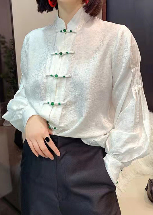 Weiße Bluse aus Jacquard-Seide im chinesischen Stil mit Stehkragen und Knopfleiste und Laternenärmeln