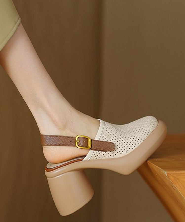 Edle beige Sandalen aus Kunstleder mit Aussparungen und dicker Sohle